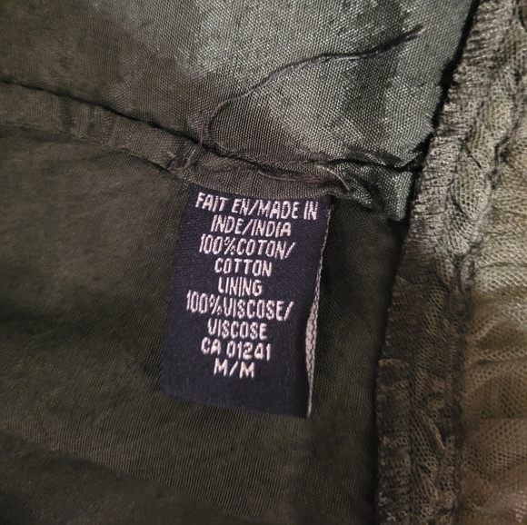 Floral Patterned Skirt in Gray and Yellow - Picture 5 of 6